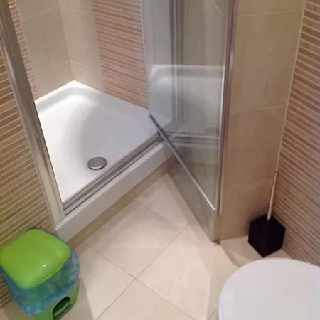 לינה וארוחת בוקר Center Town 3*